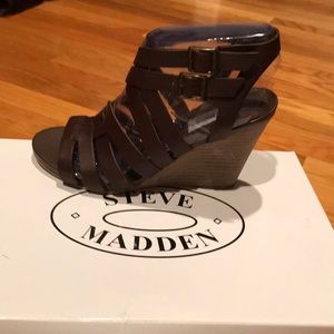 Brown sandal size 6 new